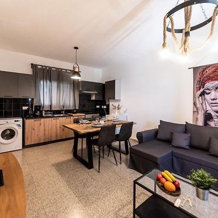 Serenityone - Centrally Located One Bedroom Apt 아이아 나파 외부 사진