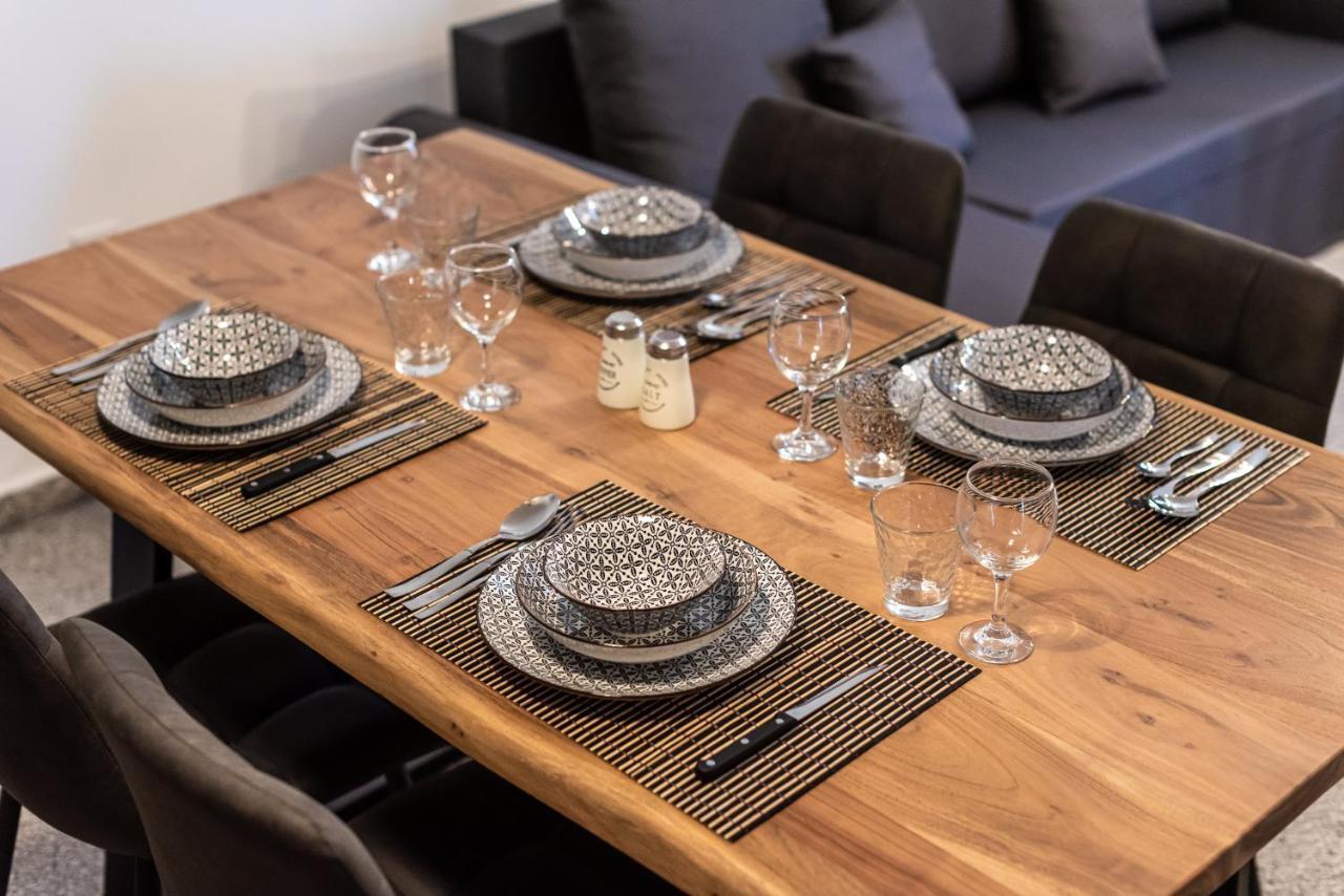 Serenityone - Centrally Located One Bedroom Apt 아이아 나파 외부 사진