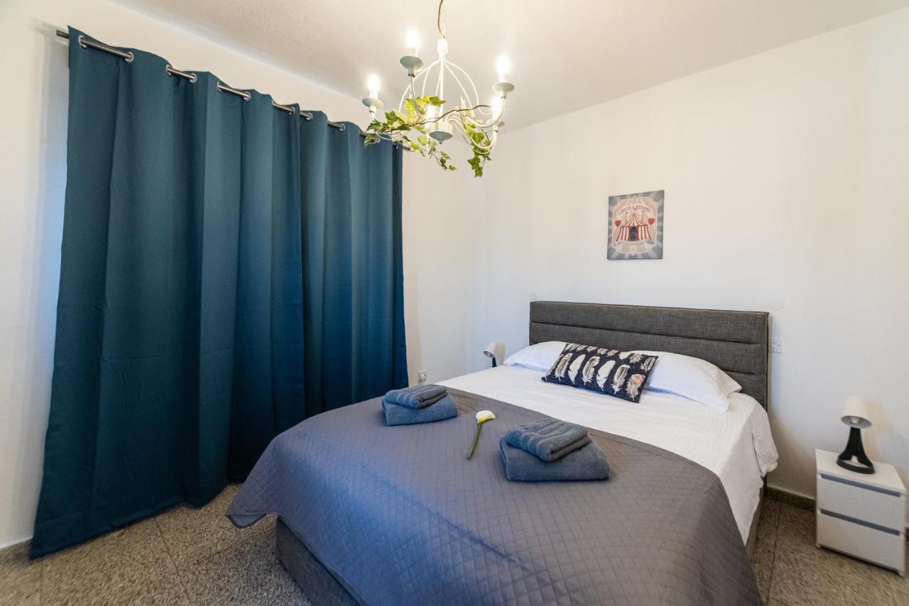 Serenityone - Centrally Located One Bedroom Apt 아이아 나파 외부 사진