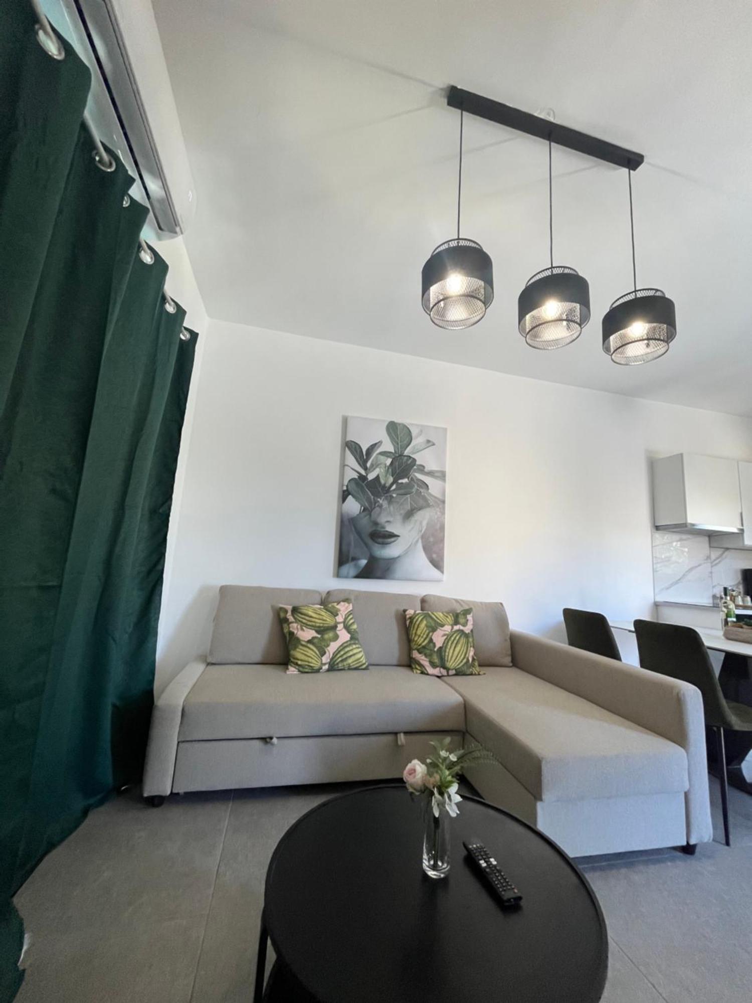 Serenityone - Centrally Located One Bedroom Apt 아이아 나파 외부 사진