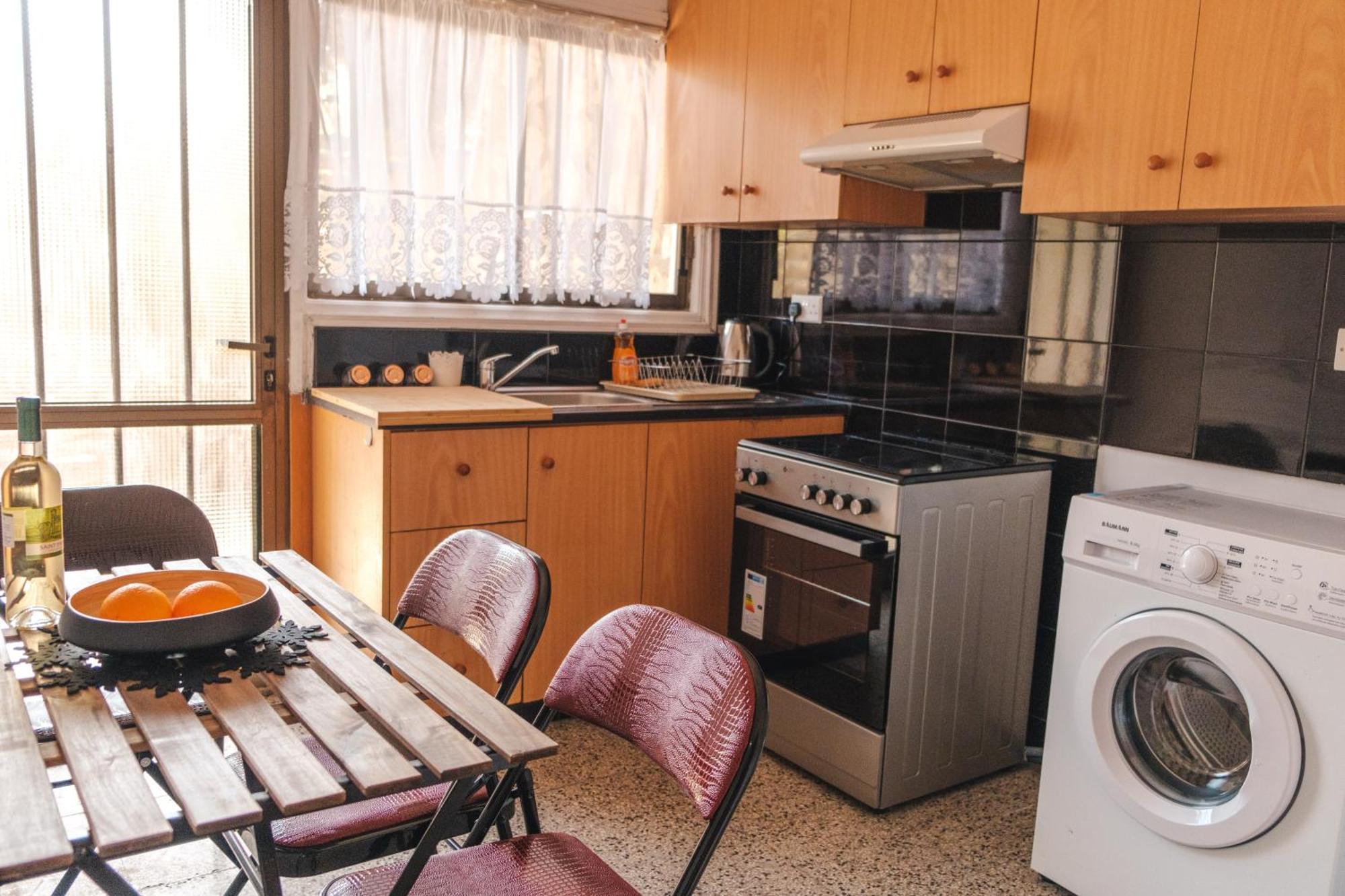 Serenityone - Centrally Located One Bedroom Apt 아이아 나파 외부 사진
