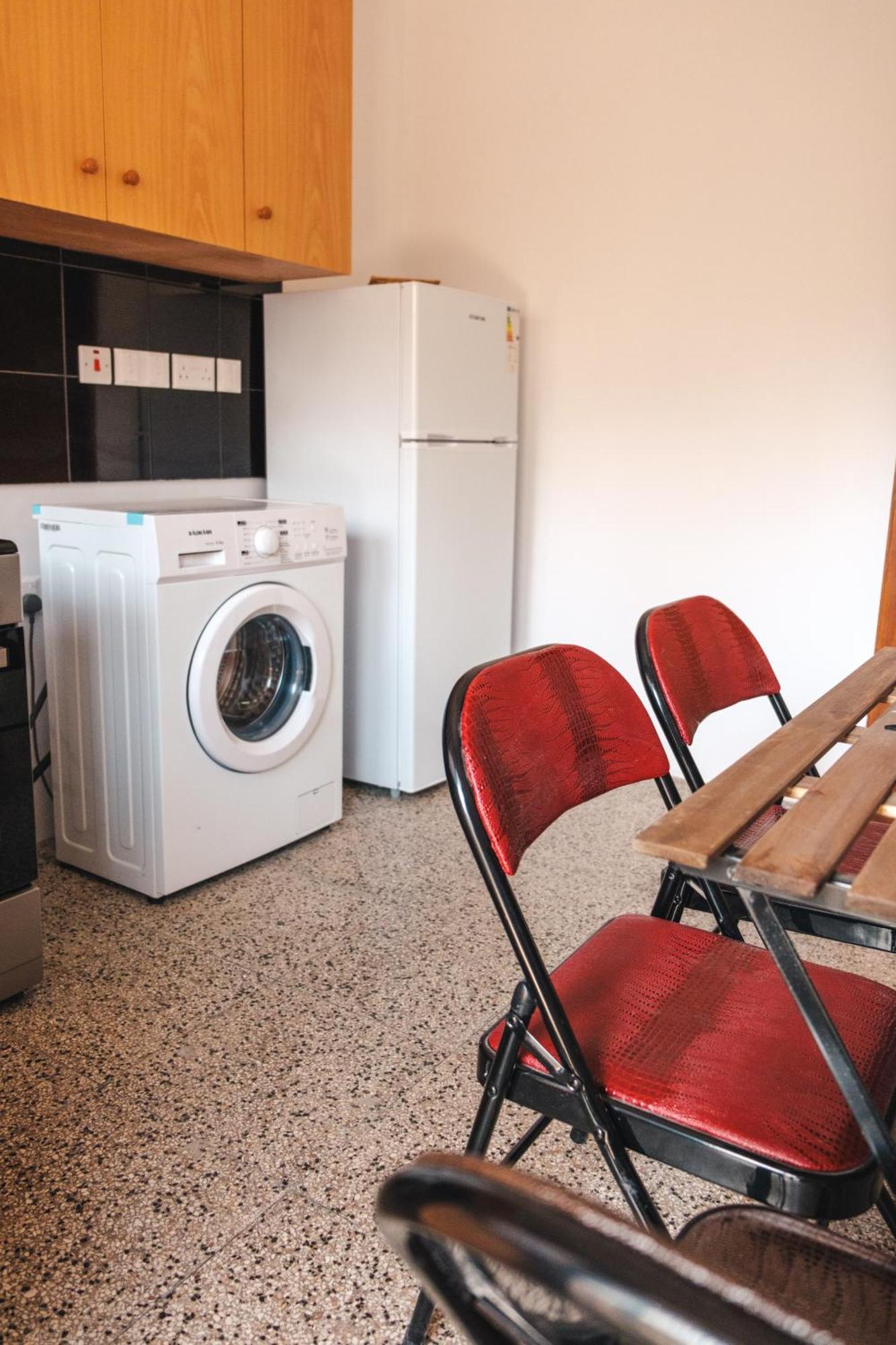 Serenityone - Centrally Located One Bedroom Apt 아이아 나파 외부 사진