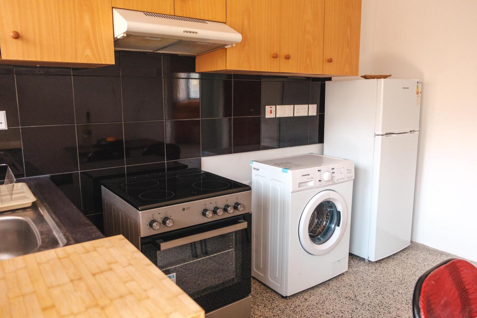 Serenityone - Centrally Located One Bedroom Apt 아이아 나파 외부 사진