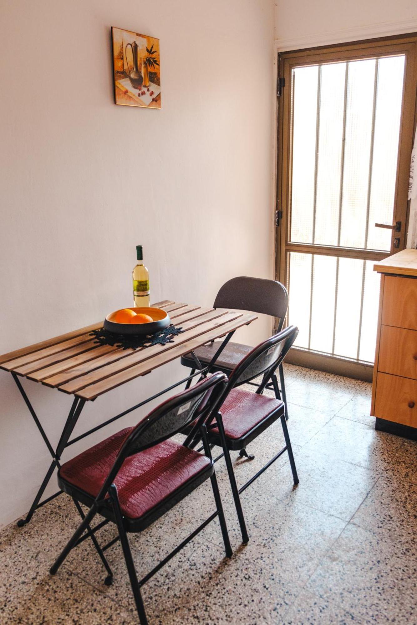 Serenityone - Centrally Located One Bedroom Apt 아이아 나파 외부 사진